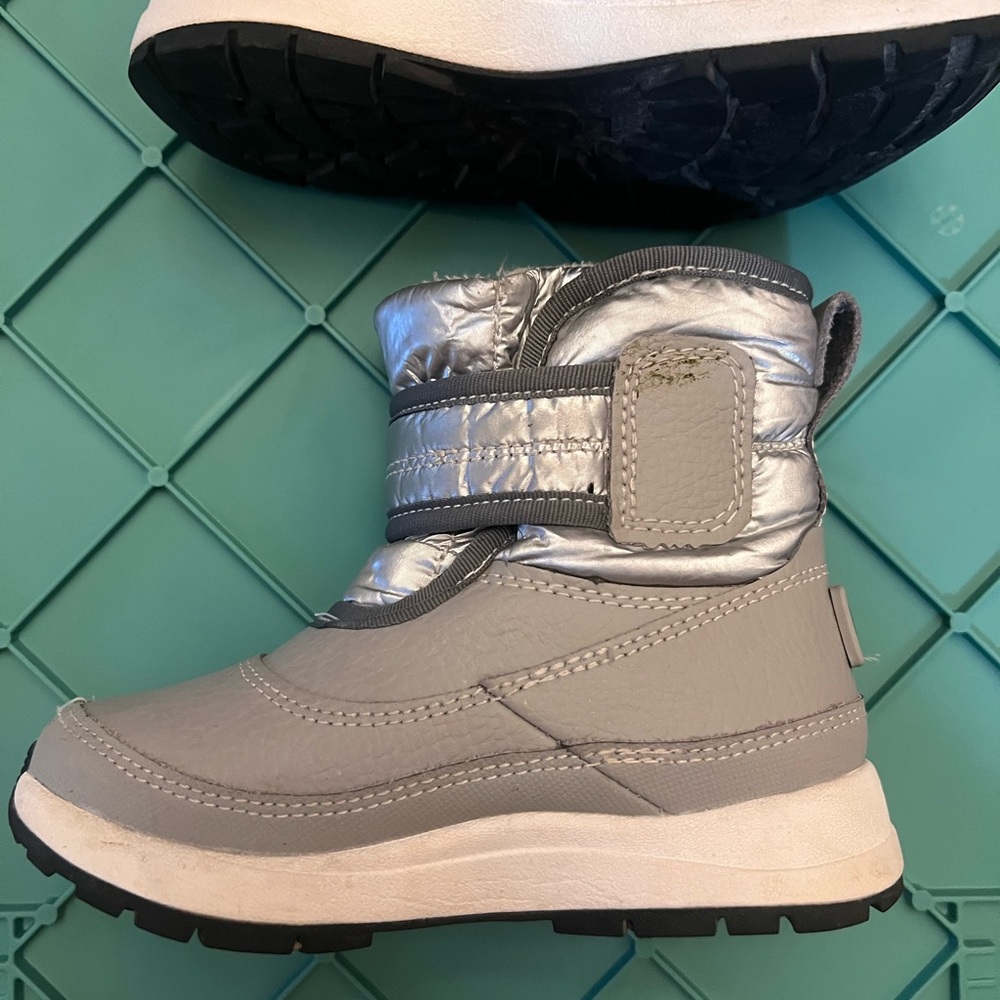 UGG Gray Ankle-High Boots with Metallic Strap, Toddler Size 8 Winter Boots - Picture 5 of 10